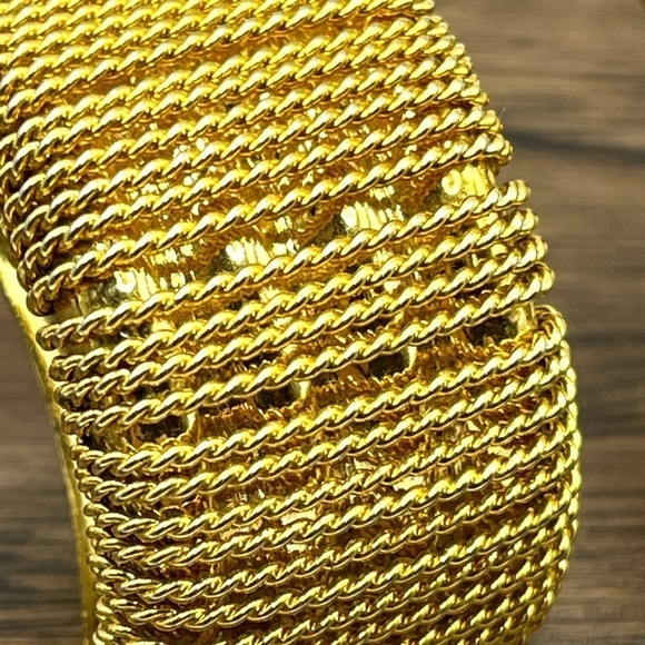 Vintage Clip On Earrings Runway Gold Wired Textured Dimensional Big Bold - Picture 8 of 12